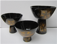 set of 3 fruit bowls with high base